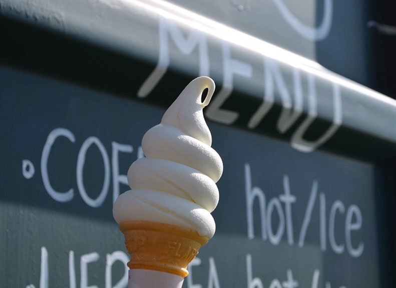 At an Open Café Enjoy the Flavors of Hokkaido