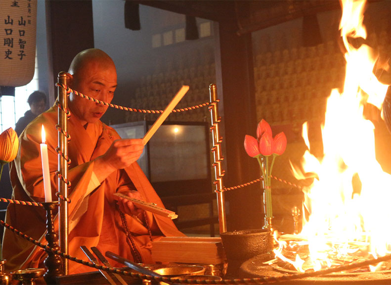 At the Head Temple of the Omuro Sect of Shingon Buddhismreceive a prayer