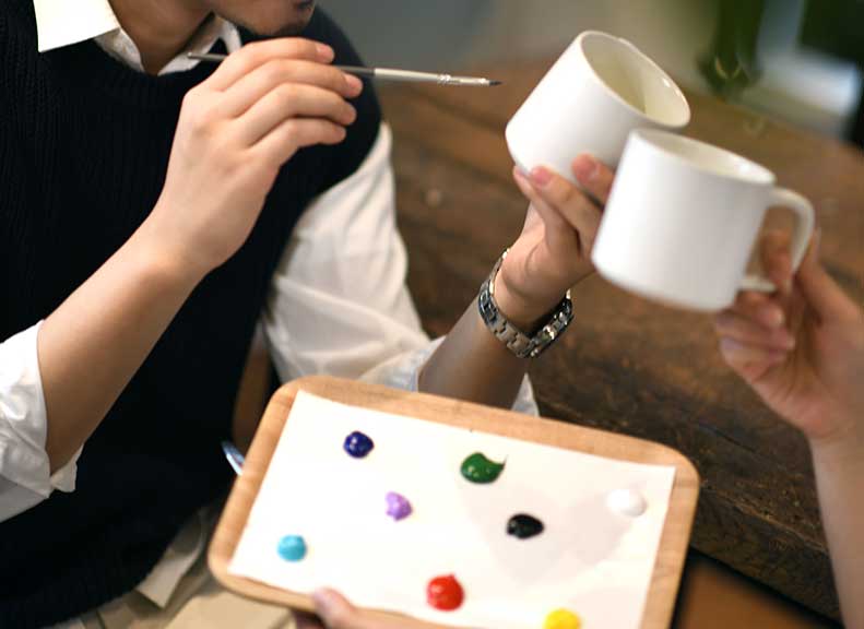 Enjoy Edo Traditions: Ceramic Painting and a Relaxing Time
