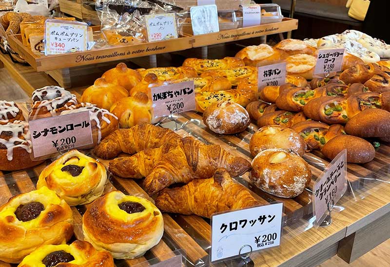 Pan Azumaya Ekimae Flagship Restaurant＞Long-Established Bakery