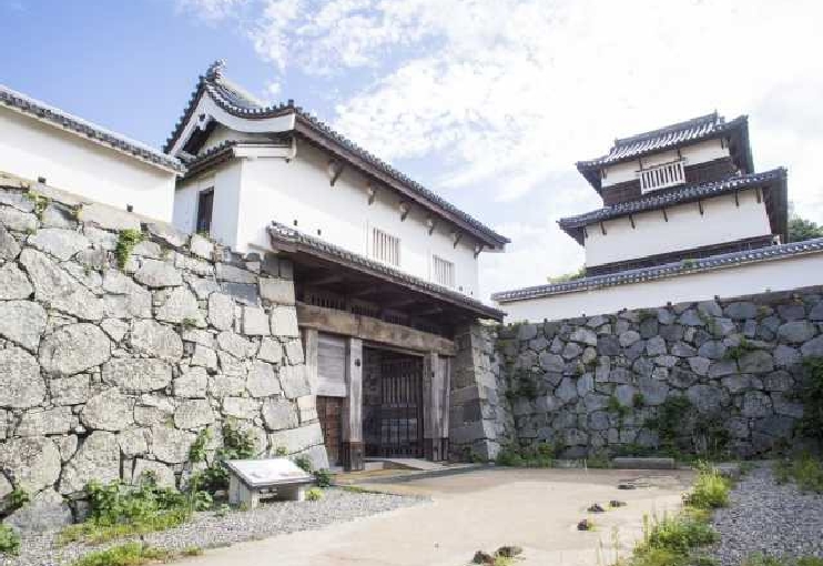 Fukuoka castle ruins