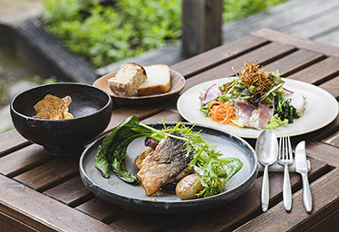 BREEZE BIRD CAFE & BAKERY