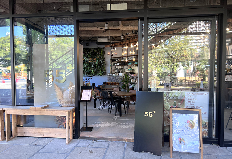 55+ cafe＞Stylish Foreign-Style Café in Osaka Castle Park｜Chuo